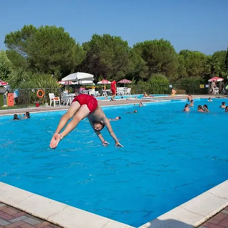 Campeggio La Rocca 4*