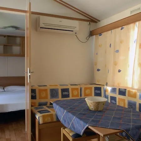 مكان تخييم La Rocca 4*
